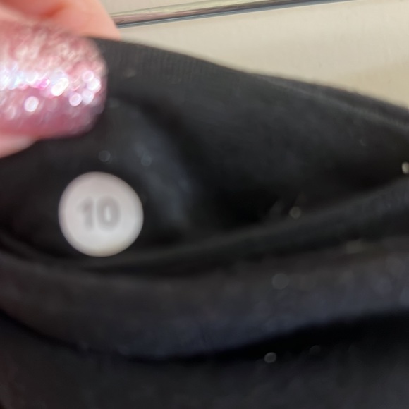 GUC Lululemon Black Groove Crop Pants- Size 10 - Picture 10 of 10